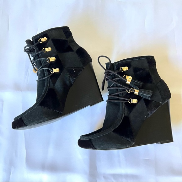 Moccasin Style Suede booties by marc. size 7 - Picture 7 of 10